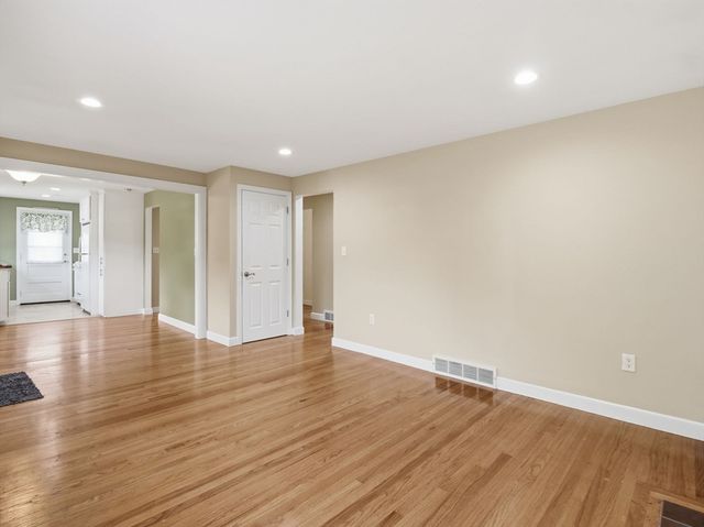 35 Southern Ave, Weymouth, MA 02188