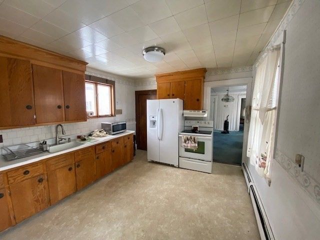 32 Vernon St, Waltham, MA 02453