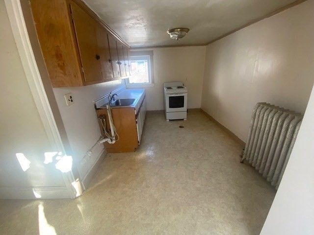 32 Vernon St, Waltham, MA 02453