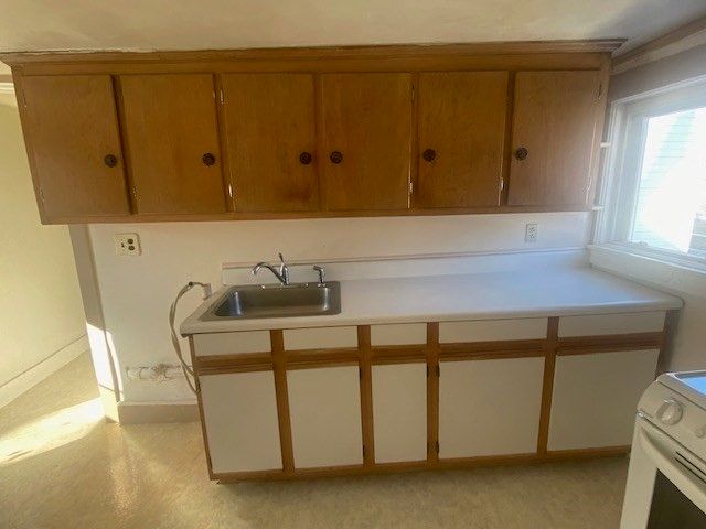 32 Vernon St, Waltham, MA 02453