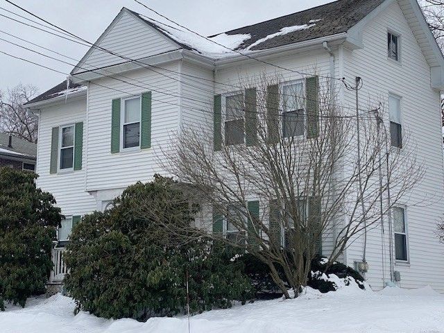32 Vernon St, Waltham, MA 02453