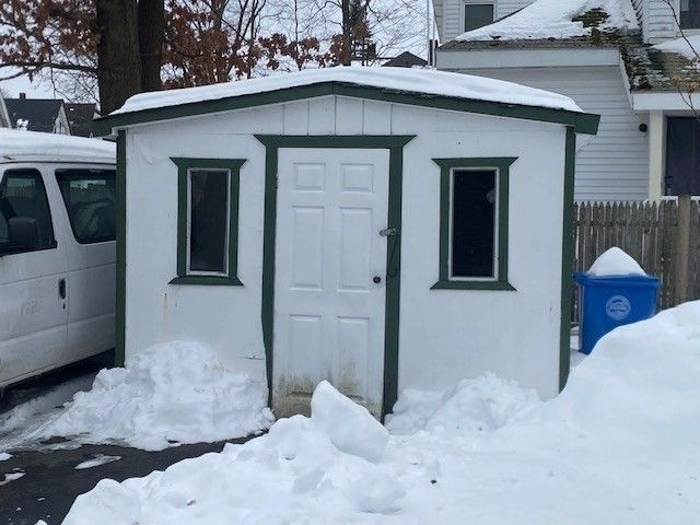 32 Vernon St, Waltham, MA 02453