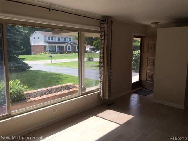 2663 COLONIAL Way, Bloomfield Charter Township, MI 48304