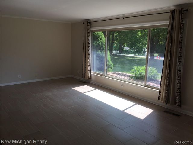 2663 COLONIAL Way, Bloomfield Charter Township, MI 48304