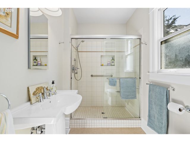 2217 Ne 12TH Ave, Portland, OR 97212