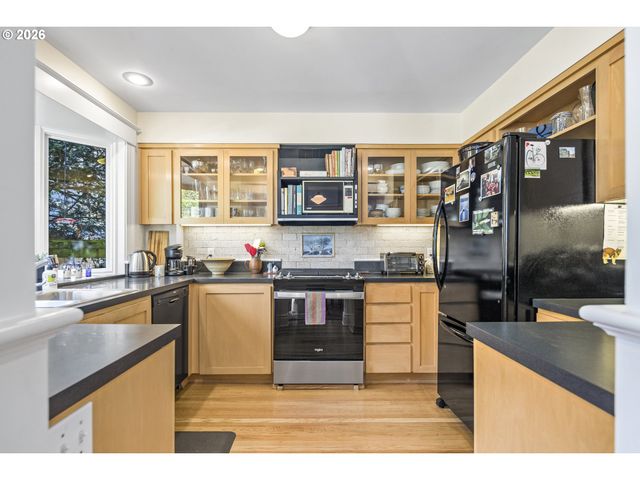 2217 Ne 12TH Ave, Portland, OR 97212