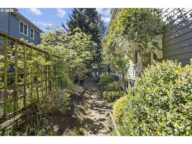 2217 Ne 12TH Ave, Portland, OR 97212