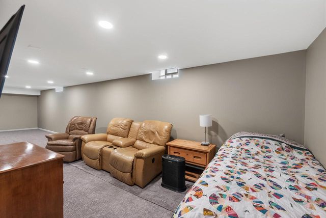 2920 Cudahy AVENUE, Saint Francis, WI 53235