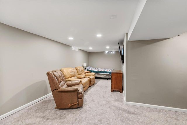 2920 Cudahy AVENUE, Saint Francis, WI 53235