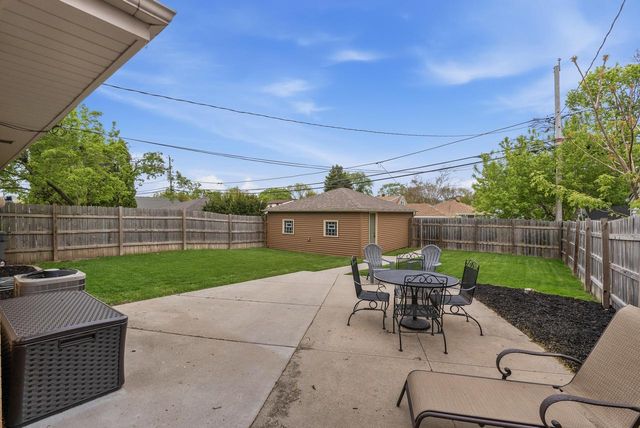 2920 Cudahy AVENUE, Saint Francis, WI 53235