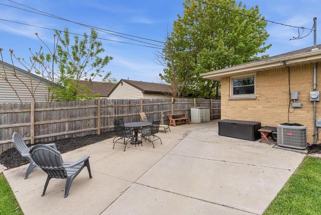 2920 Cudahy AVENUE, Saint Francis, WI 53235