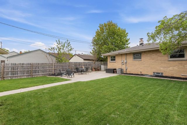 2920 Cudahy AVENUE, Saint Francis, WI 53235
