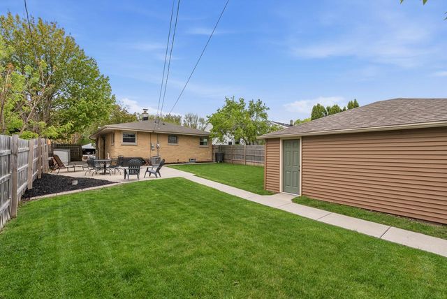2920 Cudahy AVENUE, Saint Francis, WI 53235