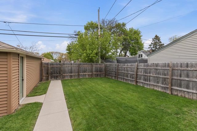 2920 Cudahy AVENUE, Saint Francis, WI 53235