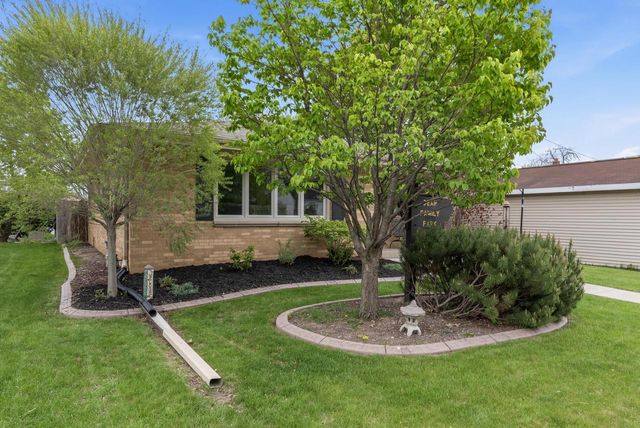 2920 Cudahy AVENUE, Saint Francis, WI 53235