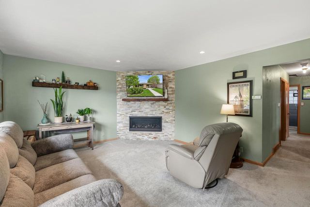 2920 Cudahy AVENUE, Saint Francis, WI 53235