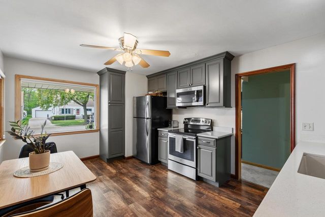 2920 Cudahy AVENUE, Saint Francis, WI 53235