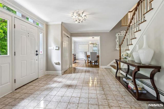 10 Wood Hollow Trail, Upper Saddle River, NJ 07458