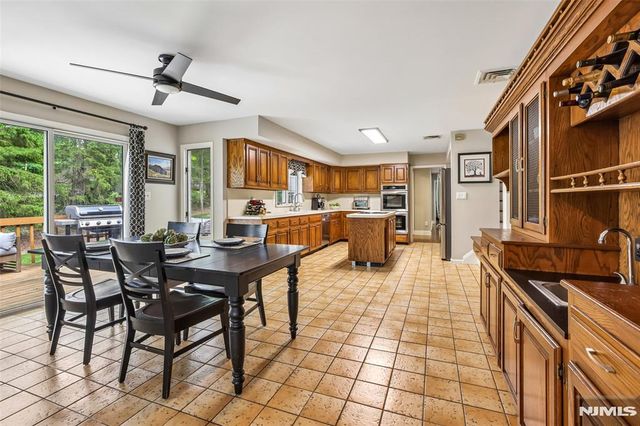 10 Wood Hollow Trail, Upper Saddle River, NJ 07458