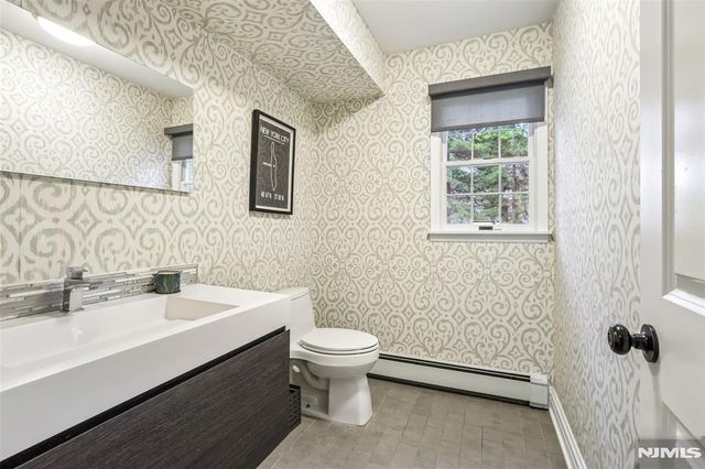 10 Wood Hollow Trail, Upper Saddle River, NJ 07458