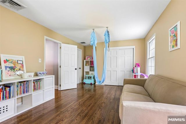 10 Wood Hollow Trail, Upper Saddle River, NJ 07458