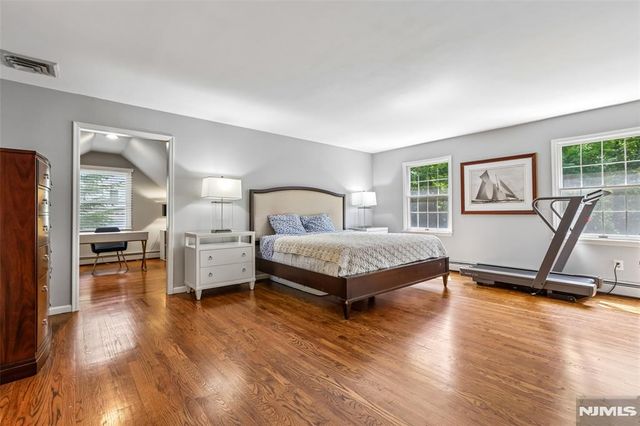10 Wood Hollow Trail, Upper Saddle River, NJ 07458