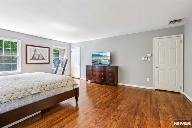10 Wood Hollow Trail, Upper Saddle River, NJ 07458