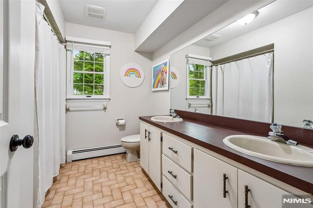 10 Wood Hollow Trail, Upper Saddle River, NJ 07458