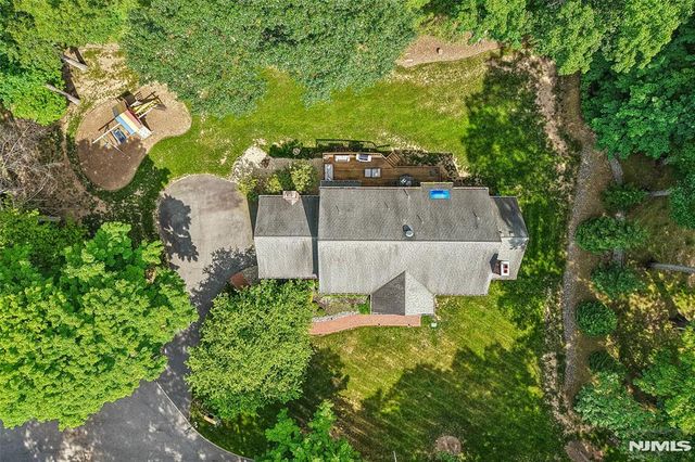 10 Wood Hollow Trail, Upper Saddle River, NJ 07458