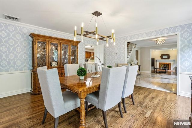10 Wood Hollow Trail, Upper Saddle River, NJ 07458