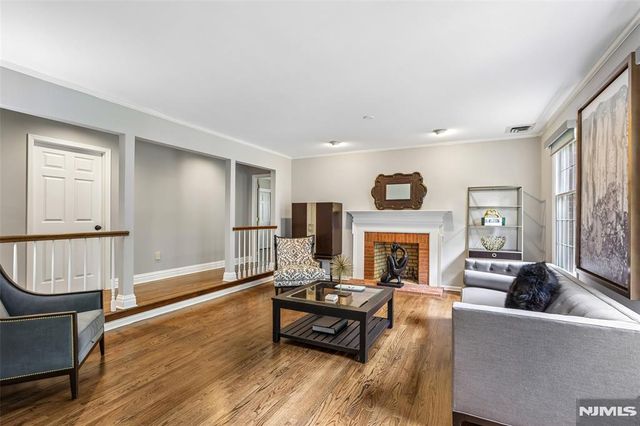 10 Wood Hollow Trail, Upper Saddle River, NJ 07458