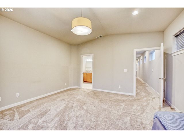 722 Nw PEBBLESTONE Ln, Beaverton, OR 97006