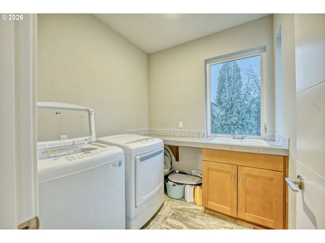 722 Nw PEBBLESTONE Ln, Beaverton, OR 97006