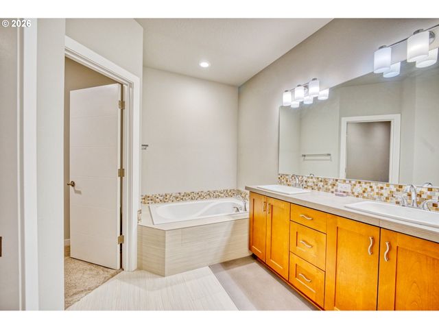 722 Nw PEBBLESTONE Ln, Beaverton, OR 97006