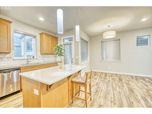 722 Nw PEBBLESTONE Ln, Beaverton, OR 97006