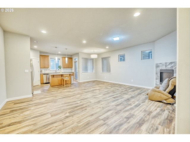 722 Nw PEBBLESTONE Ln, Beaverton, OR 97006