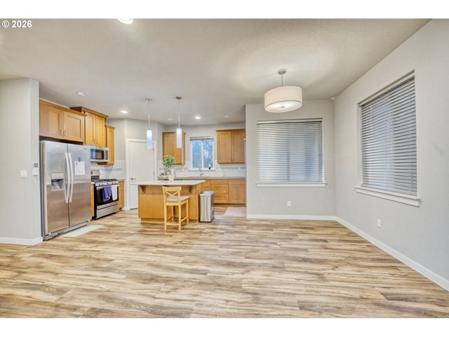 722 Nw PEBBLESTONE Ln, Beaverton, OR 97006