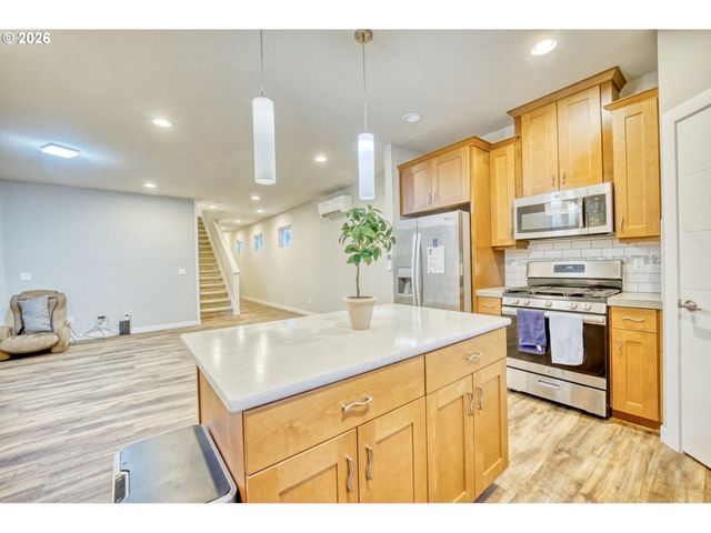 722 Nw PEBBLESTONE Ln, Beaverton, OR 97006