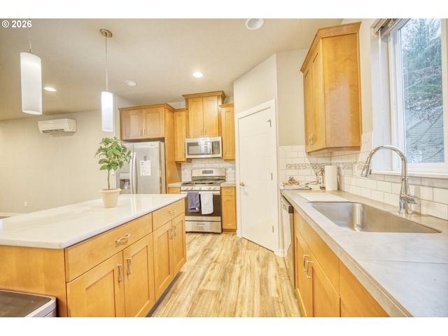 722 Nw PEBBLESTONE Ln, Beaverton, OR 97006