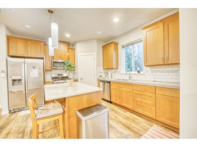 722 Nw PEBBLESTONE Ln, Beaverton, OR 97006