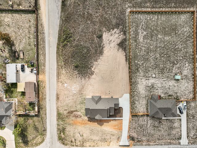 70 Log Cabin Way, Poteet, TX 78065