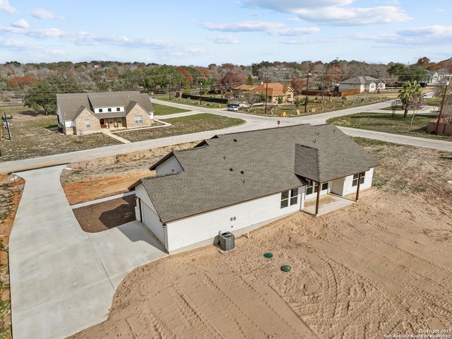 70 Log Cabin Way, Poteet, TX 78065