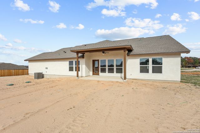 70 Log Cabin Way, Poteet, TX 78065