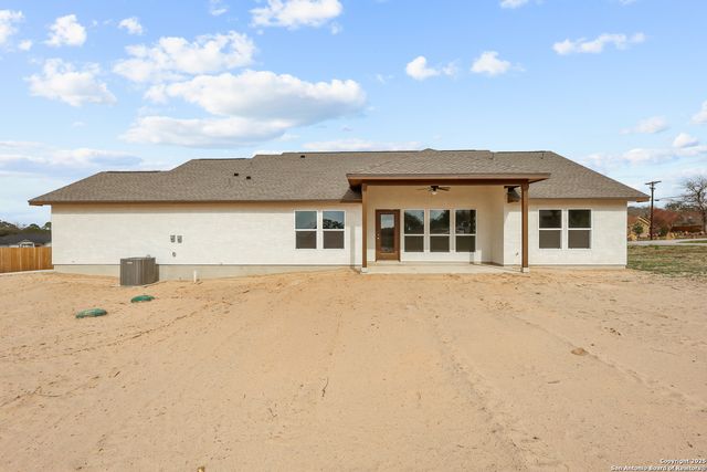 70 Log Cabin Way, Poteet, TX 78065