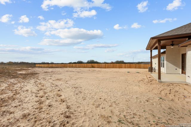 70 Log Cabin Way, Poteet, TX 78065