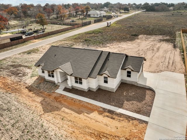 70 Log Cabin Way, Poteet, TX 78065