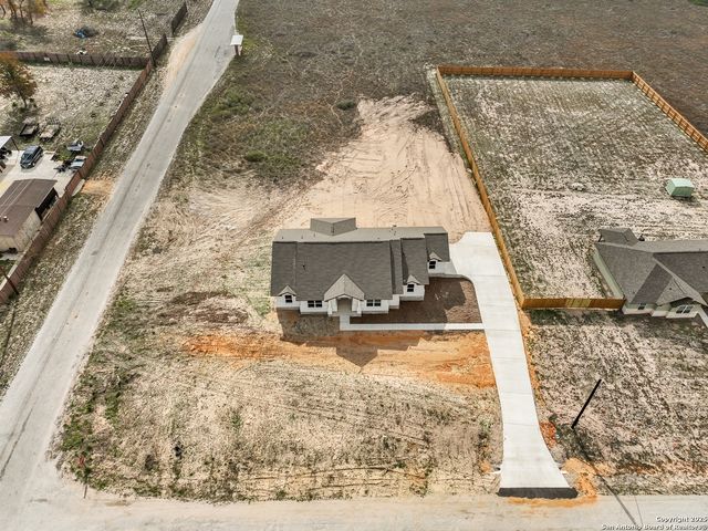 70 Log Cabin Way, Poteet, TX 78065