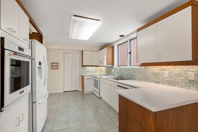 241 Perkins St D605, Boston, MA 02130
