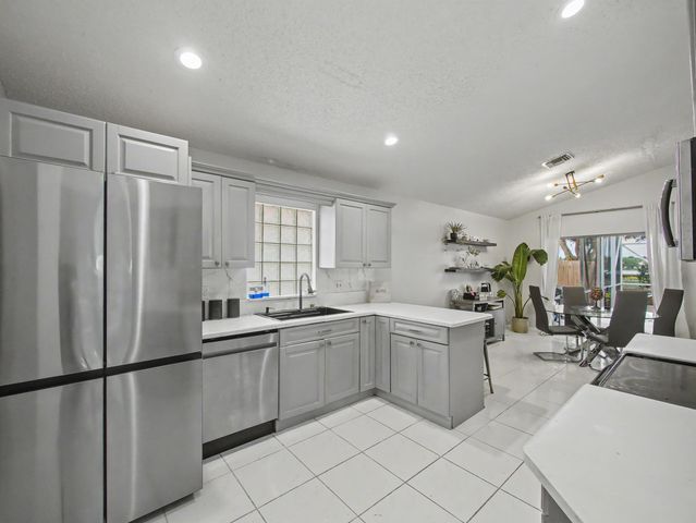 1971 Oak Berry Circle, Wellington, FL 33414