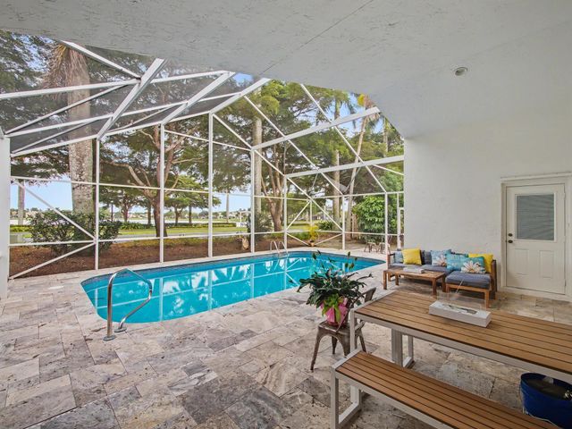 1971 Oak Berry Circle, Wellington, FL 33414